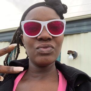 Meet your Posher, Roxana